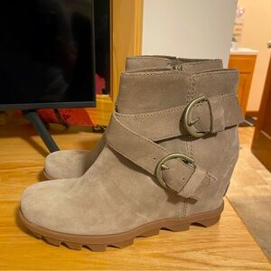 Sorel bootie. Size 6